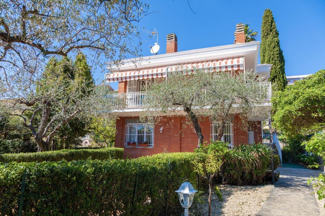 Villa La Rodina Диано Марина Екстериор снимка