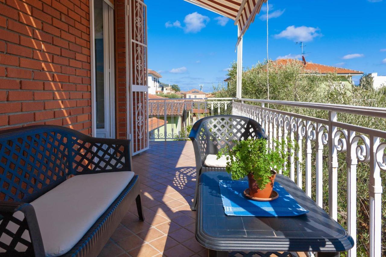 Villa La Rodina Диано Марина Екстериор снимка