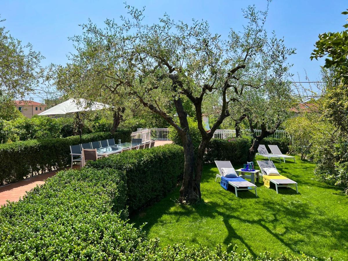 Villa La Rodina Диано Марина Екстериор снимка