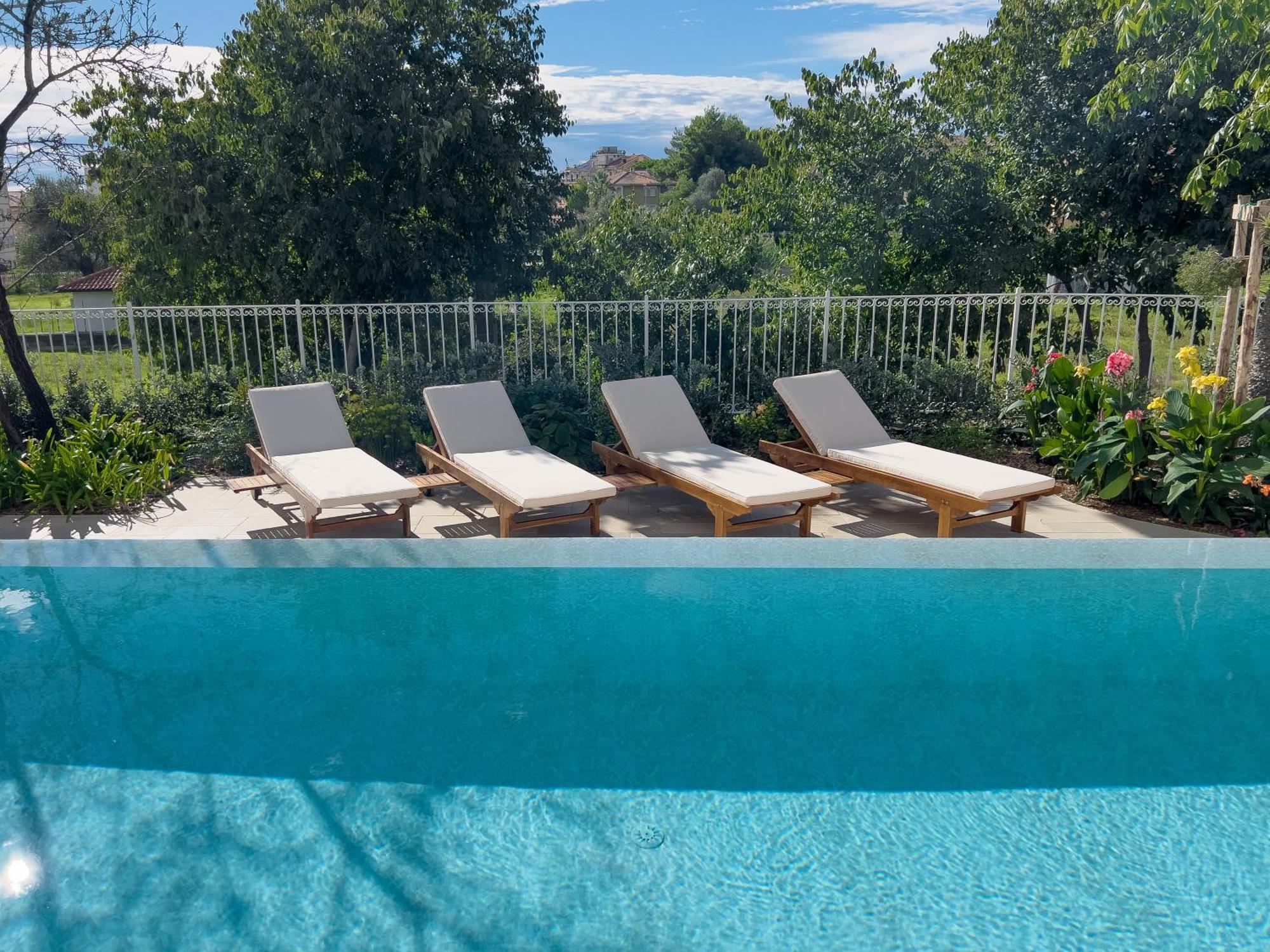 Villa La Rodina Диано Марина Екстериор снимка